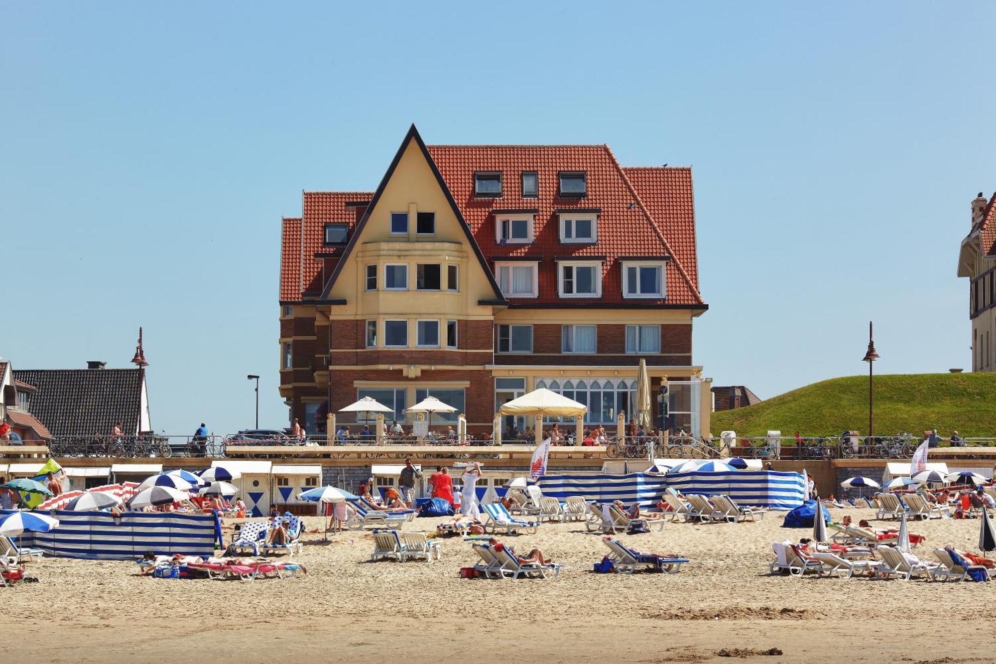 Beach Hotel De Haan Exterior photo